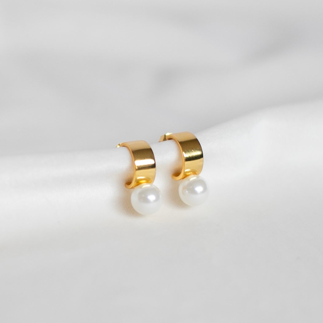 Bold Pearl Huggies – Petite Gold